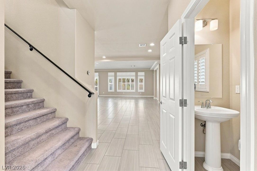 5238 Lake Sonoma Avenue — photo 4 of 20