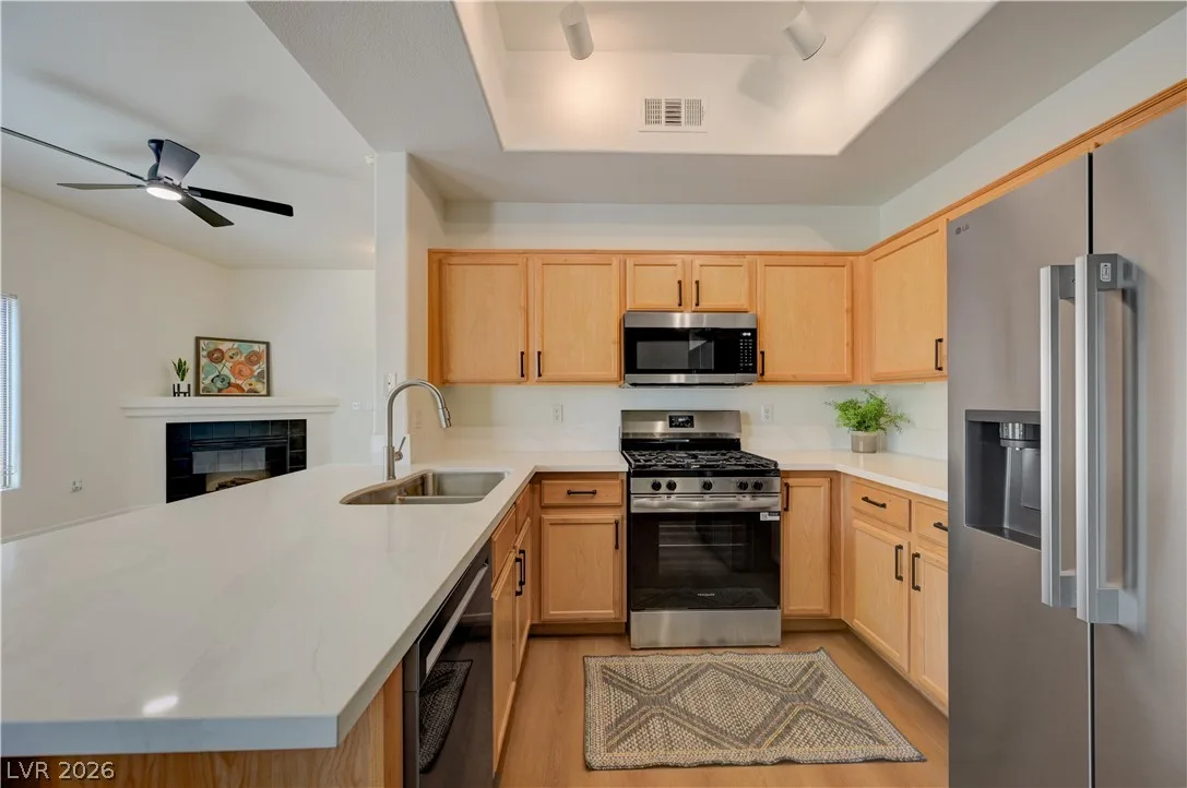 2305 West Horizon Ridge Parkway 814 — photo 4