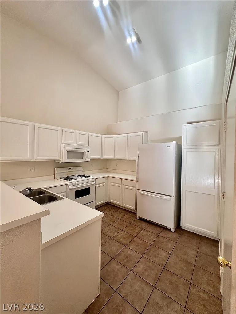 2053 Turquoise Ridge Street 202 — photo 4