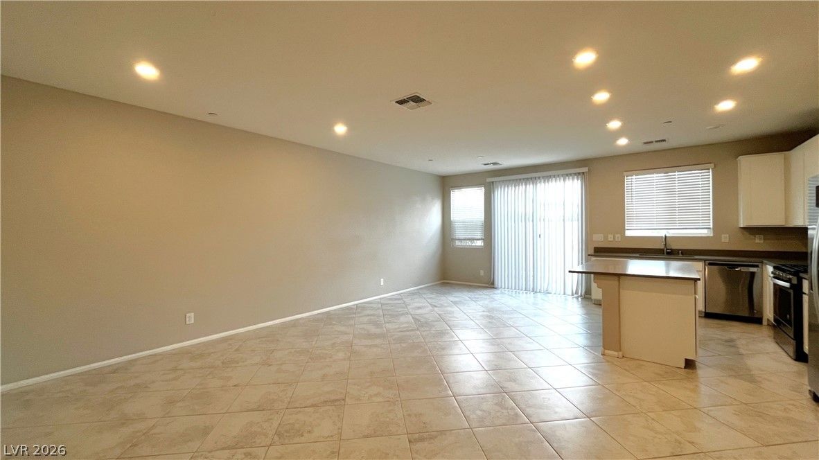 5392 Blustery Towns Avenue — photo 4 of 18