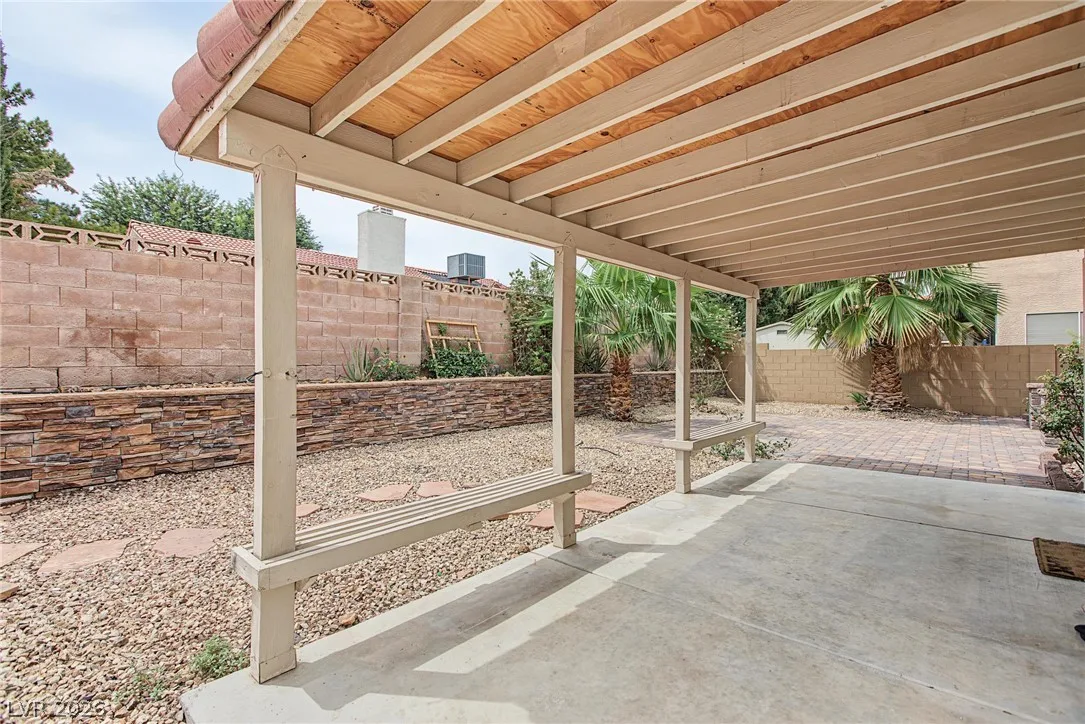 2909 Sarina Avenue — photo 2