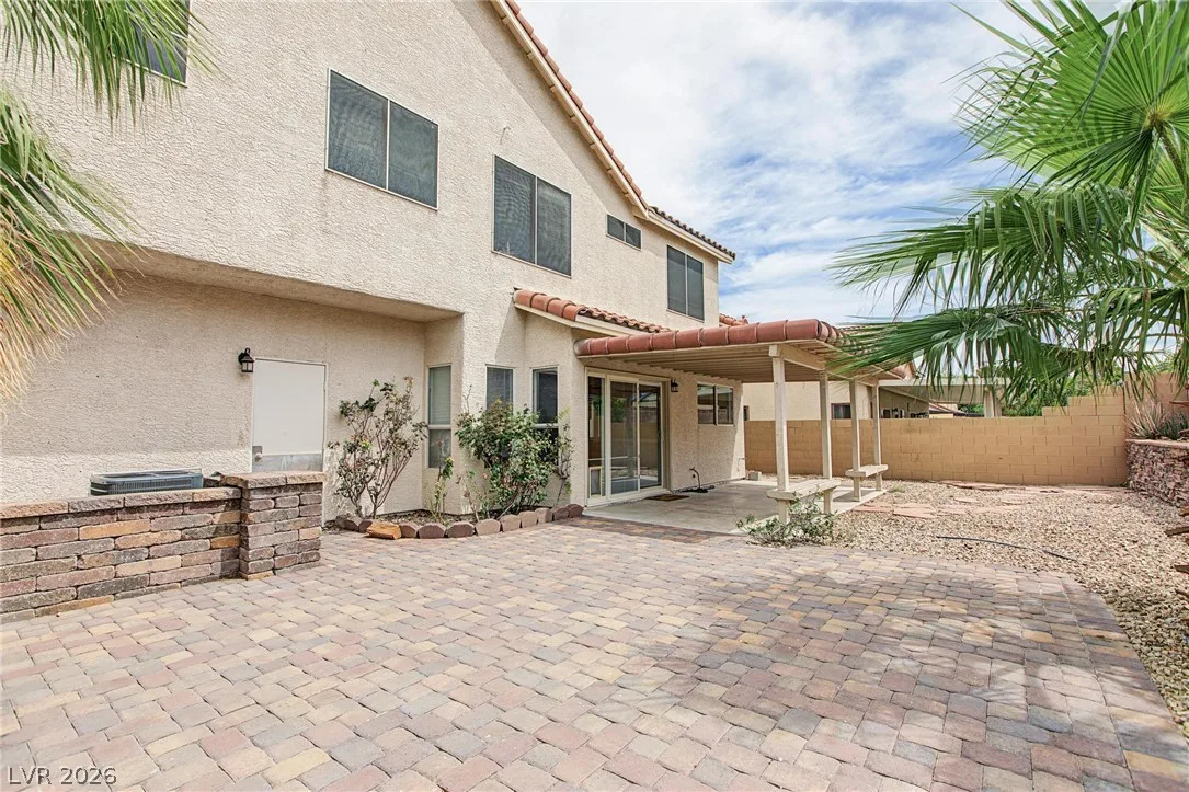 2909 Sarina Avenue — photo 3