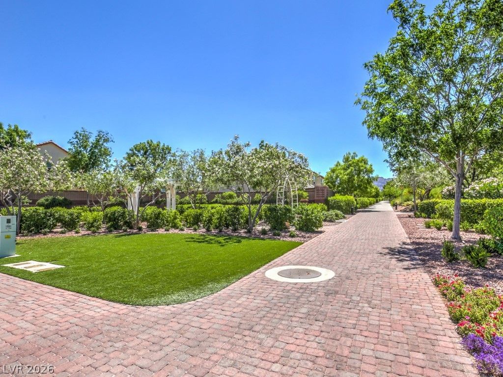 10653 MOUNT JEFFERSON Avenue — photo 4