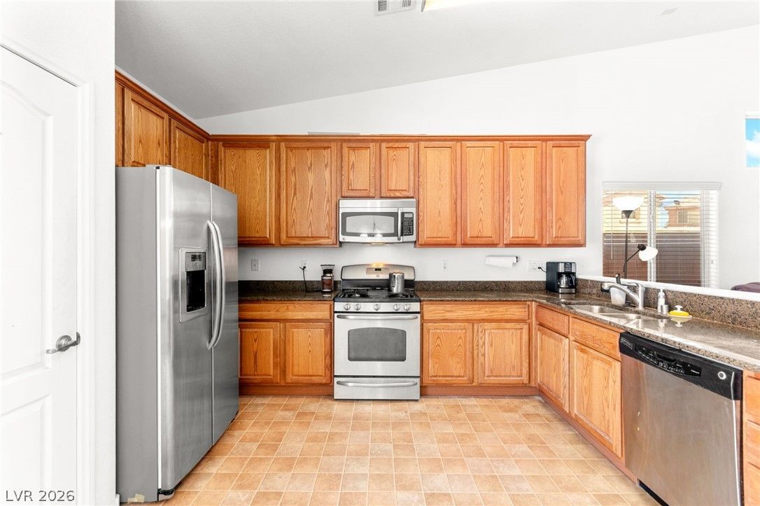 324 Sharp Edge Avenue — photo 3