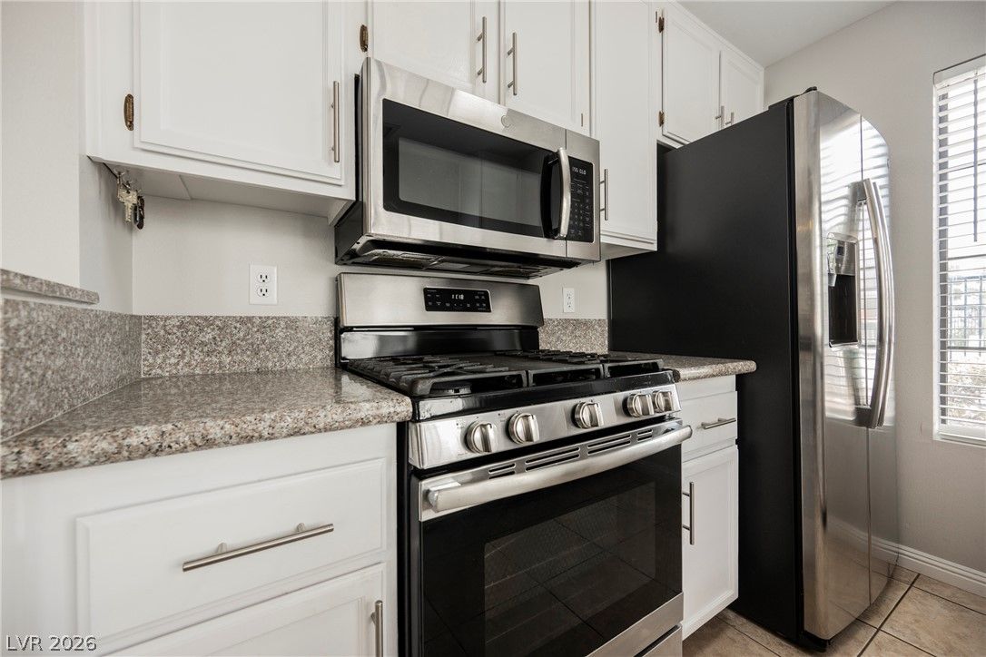 4836 Nara Vista Way 104 — photo 3