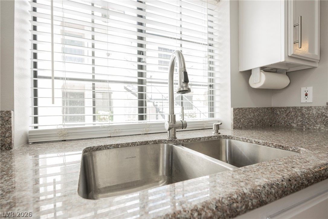 4836 Nara Vista Way 104 — photo 5