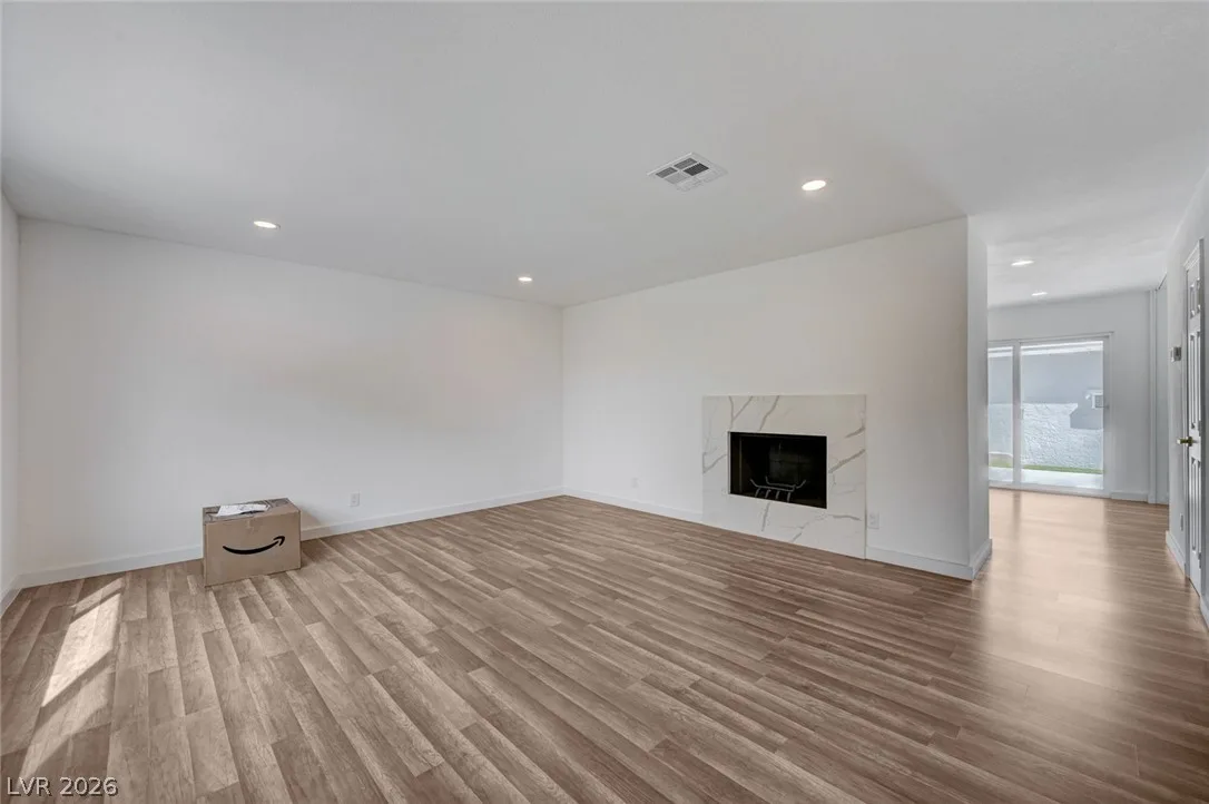 571 Greenbriar Townhouse Way — photo 3