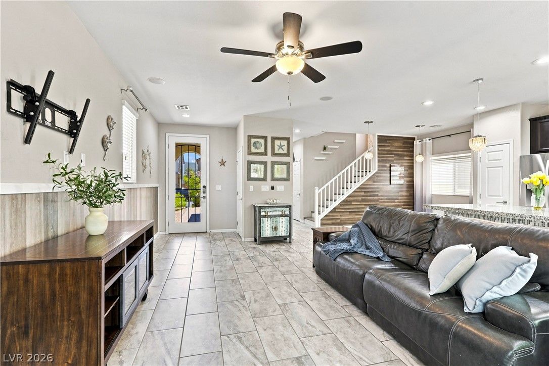 8240 Southern Cross Avenue — photo 2