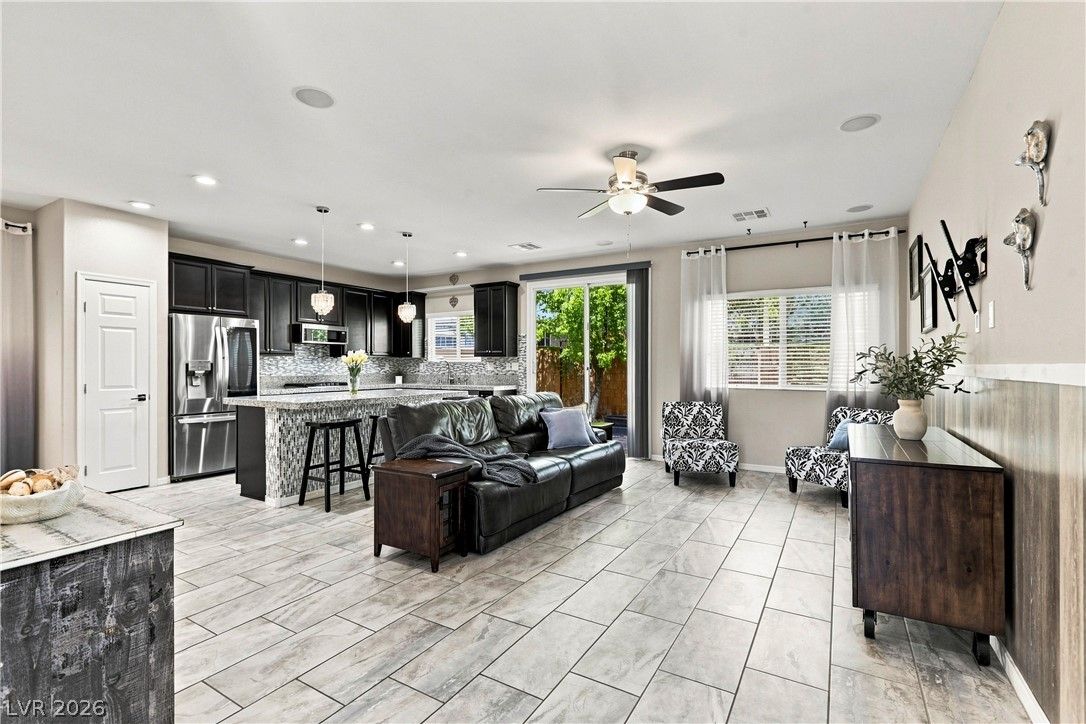 8240 Southern Cross Avenue — photo 3
