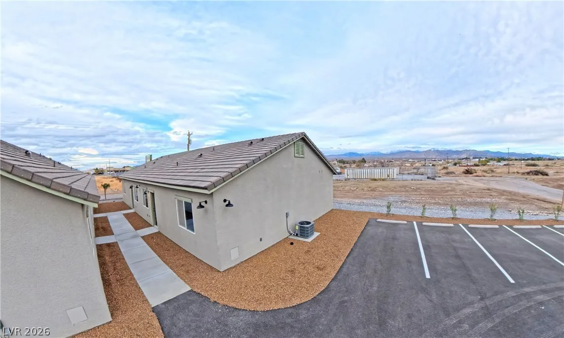 1340 East Arrowhead Street 3 — photo 4