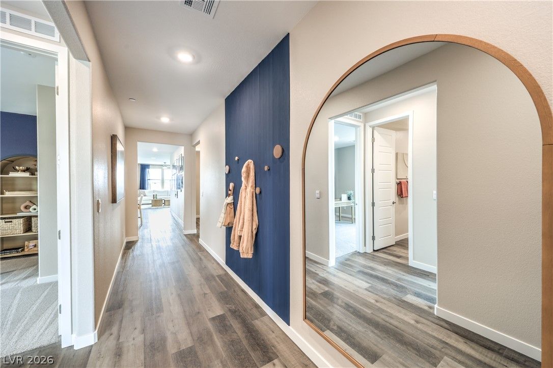1404 Jorian Bay Drive — photo 4 of 32