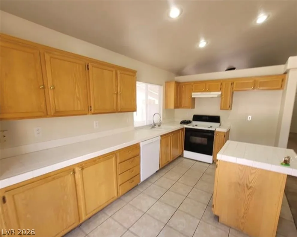 4856 Minturn Avenue — photo 2