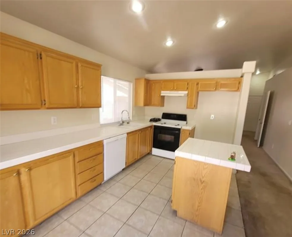 4856 Minturn Avenue — photo 3