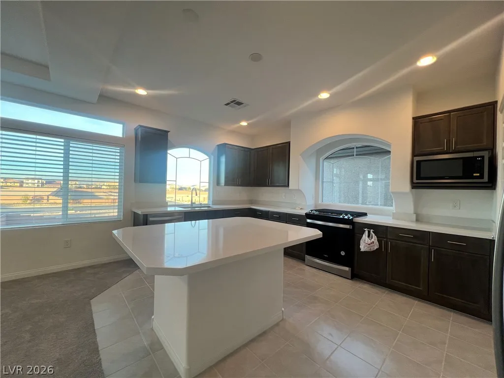 5872 Aurora Gold Avenue — photo 4