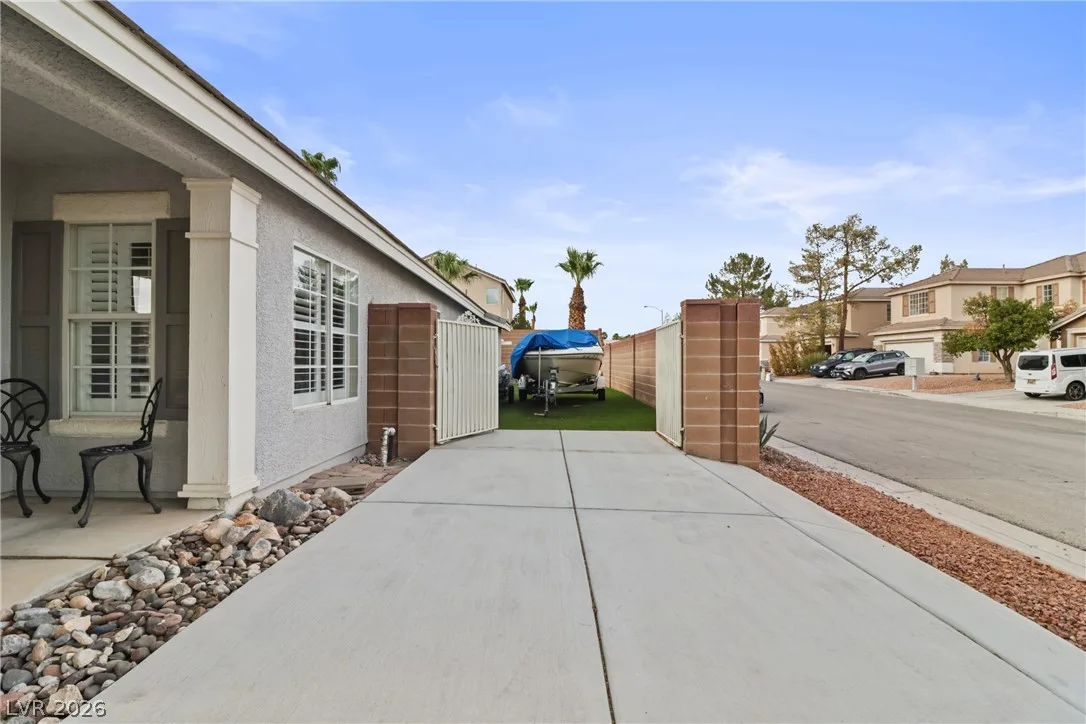 9166 Riding Heights Avenue — photo 4 of 44