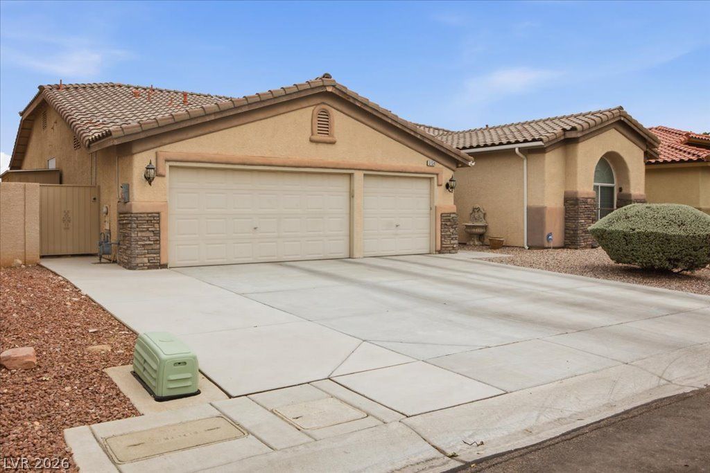 3154 Surf Spray Street — photo 2