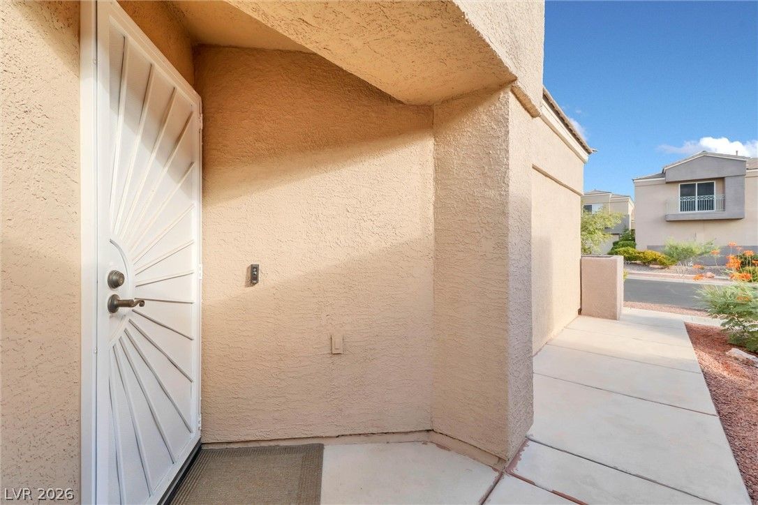 10529 India Hawthorn Avenue — photo 5