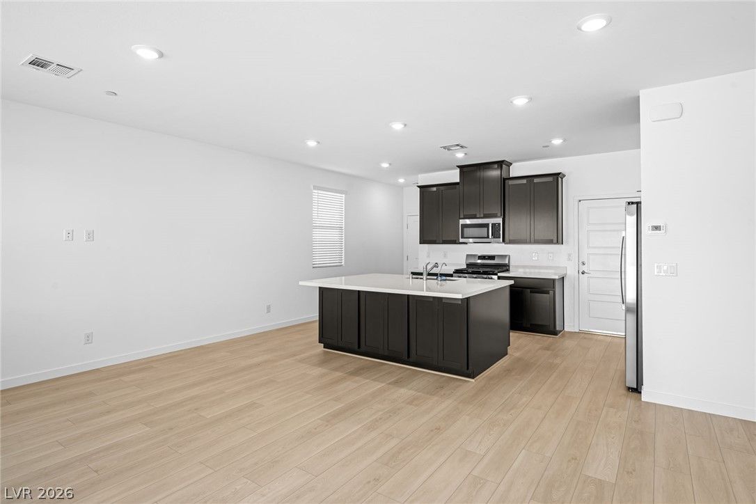 9561 Sagebrush Grove Street — photo 4