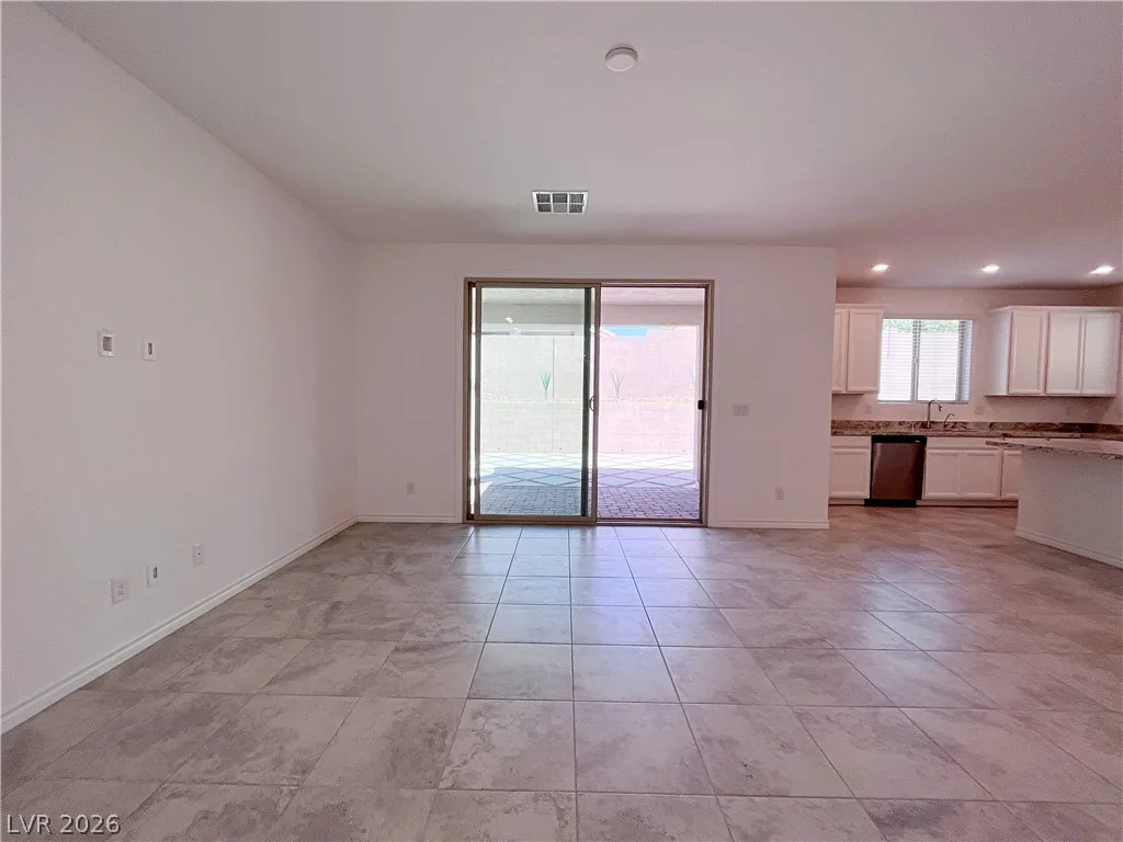 6498 Bayley Springs Avenue — photo 2