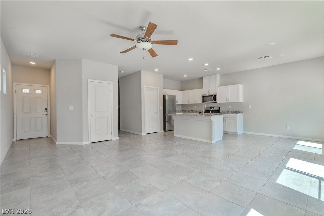 3831 Lambent Avenue — photo 4 of 39