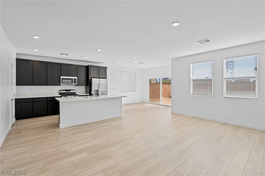 8160 Gusty Brook Street — photo 4