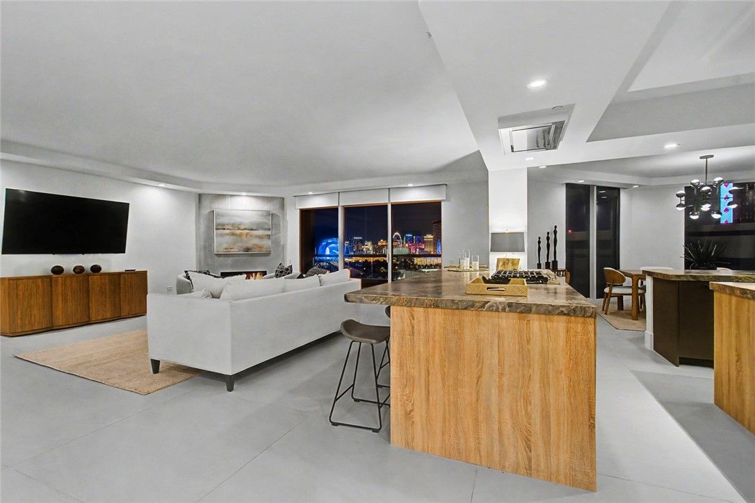 2877 Paradise Road 2102 — photo 1