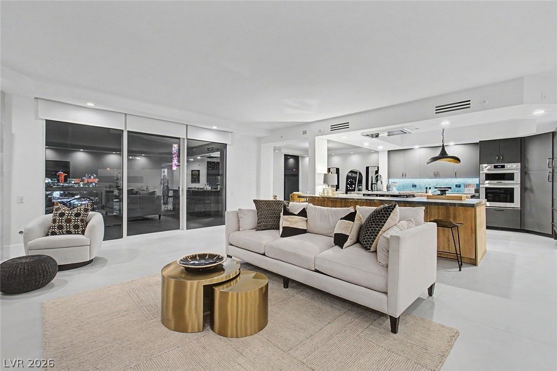 2877 Paradise Road 2102 — photo 4