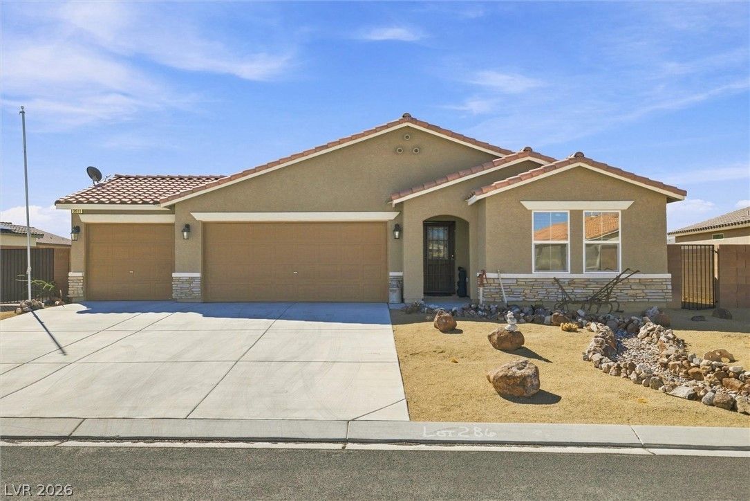 3611 East Garfield Drive — photo 1