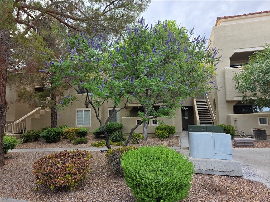 1909 Rio Canyon Court 202 — photo 2 of 11