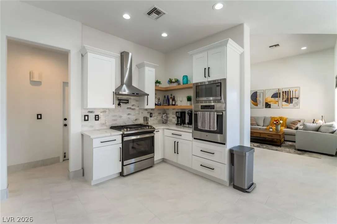 10805 Clarion Lane — photo 2
