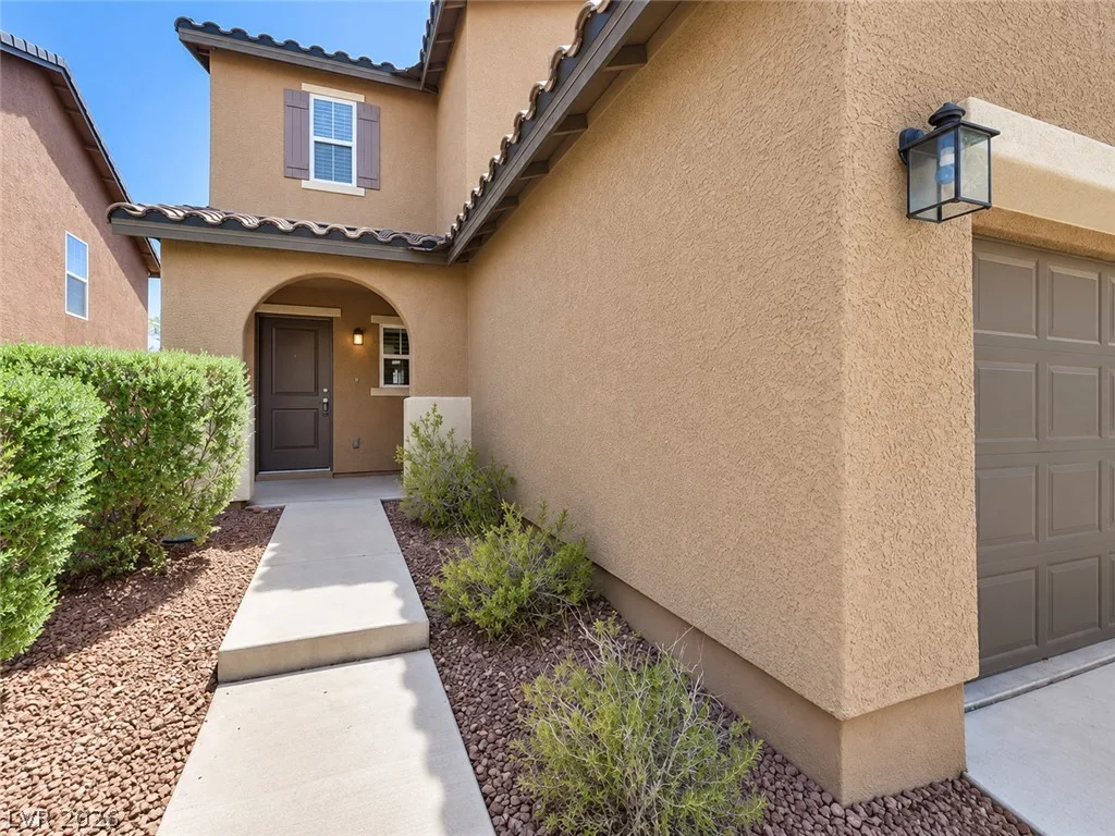 10627 Pennant Avenue — photo 2
