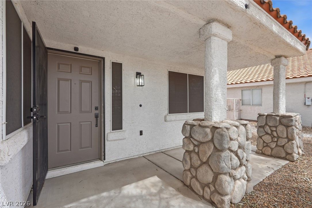 113 Tamarack Drive — photo 3