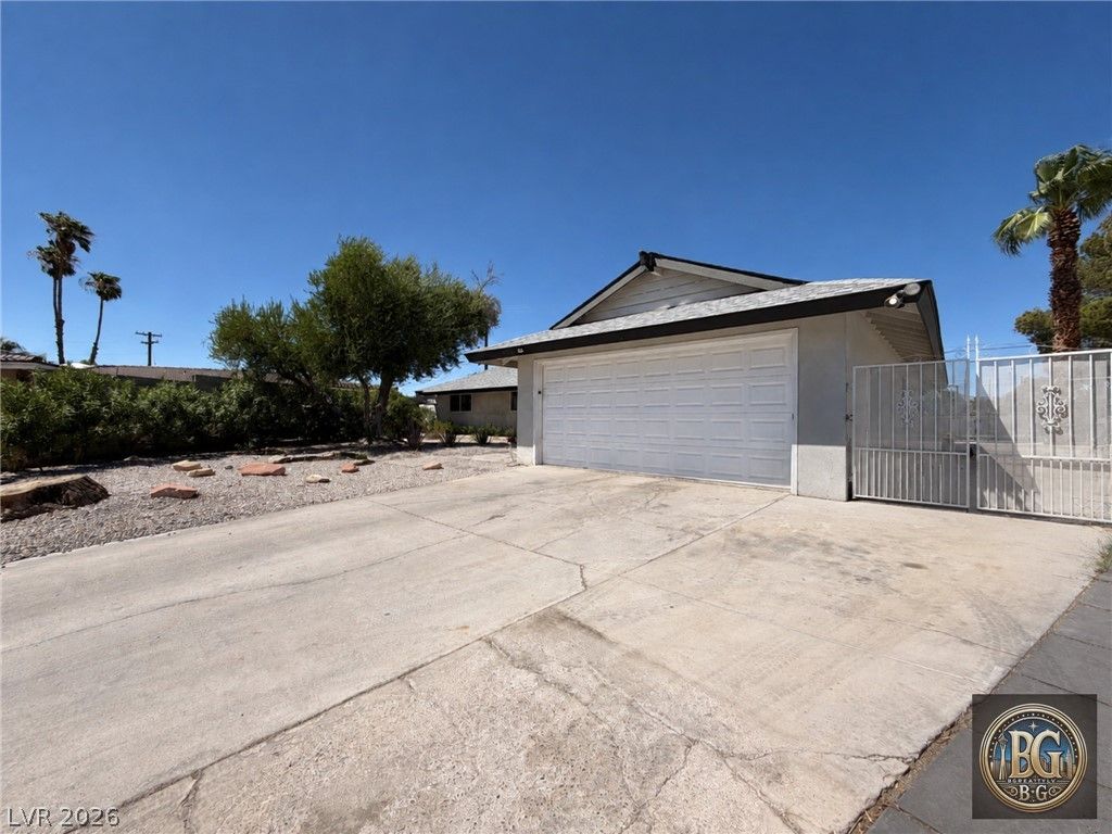 3824 Golf Lane — photo 2 of 24