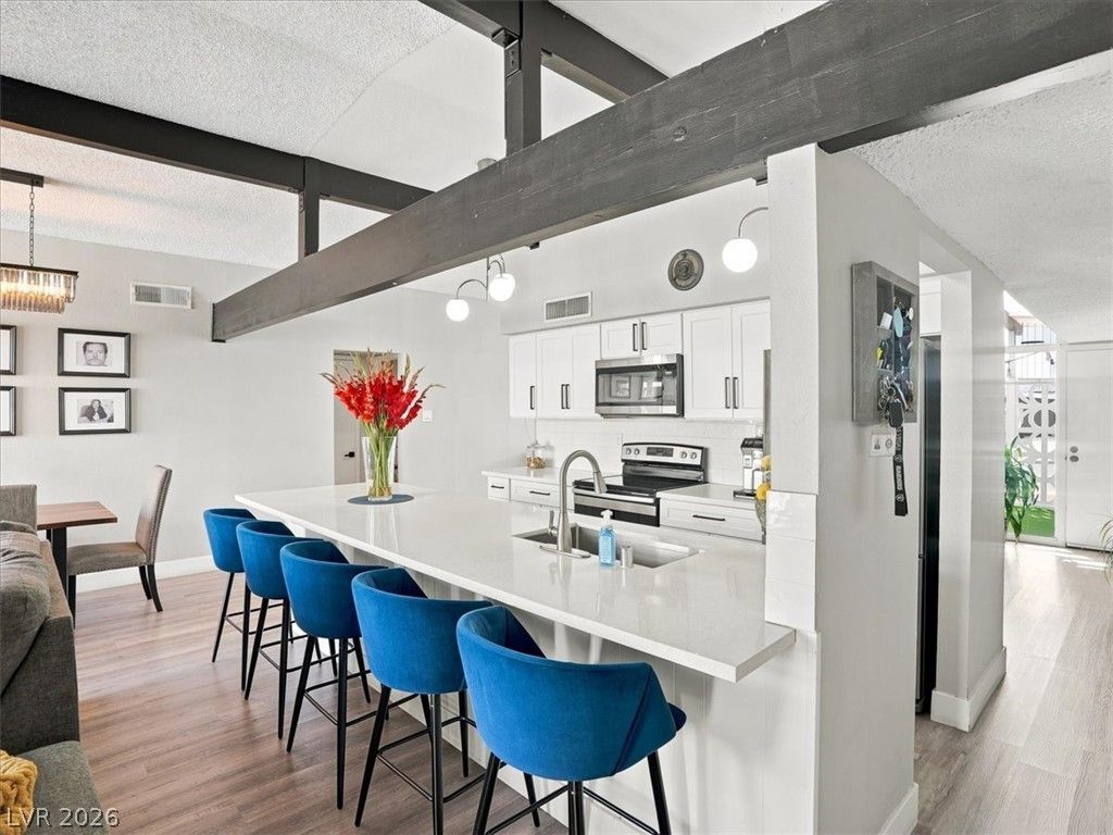 5128 Champions Avenue — photo 4