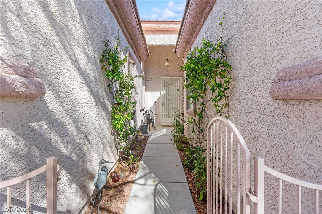 3290 Squire Street — photo 5