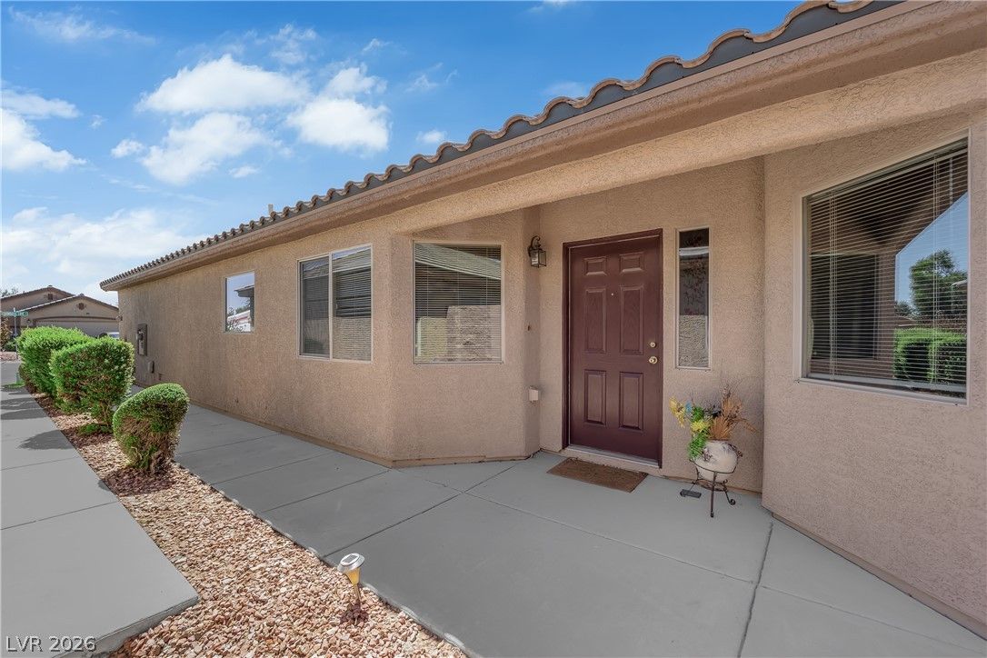 5716 Crowbush Cove Place — photo 4