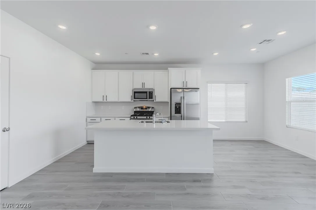 9934 Kimura Hills Avenue — photo 3