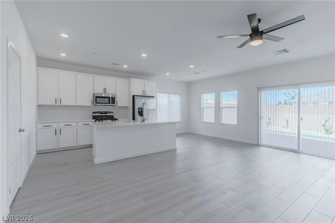 9934 Kimura Hills Avenue — photo 4