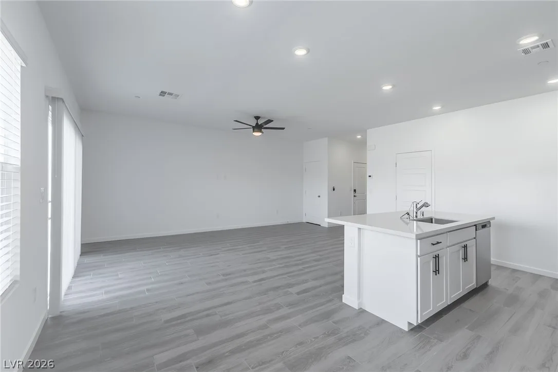9934 Kimura Hills Avenue — photo 5