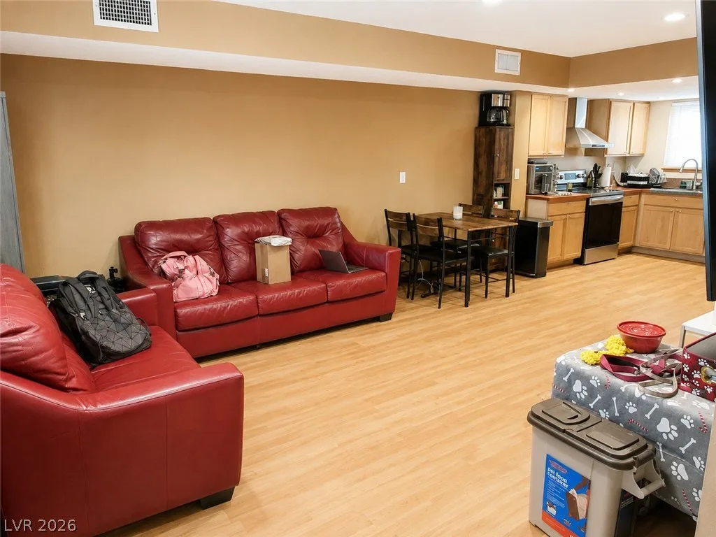 438 Las Casitas Way — photo 2