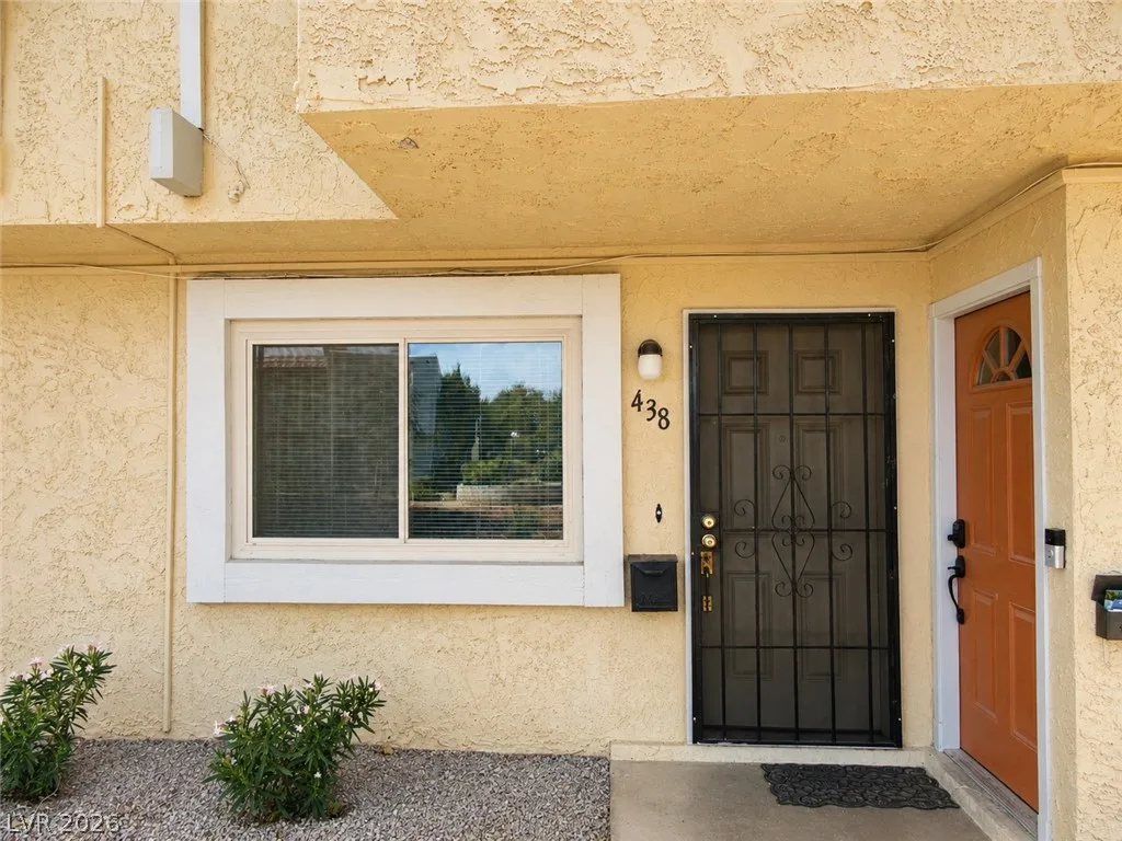 438 Las Casitas Way — photo 3