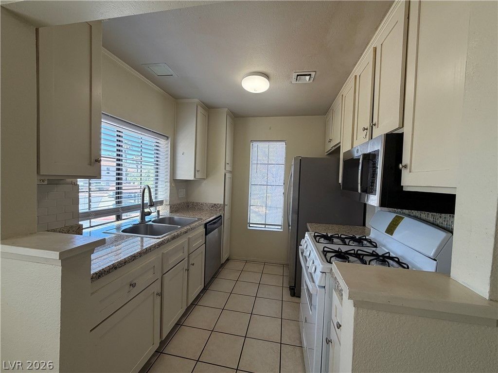 4848 Nara Vista Way 201 — photo 5 of 18