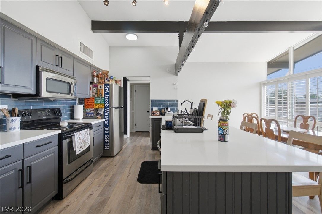 5135 Champions Avenue — photo 4