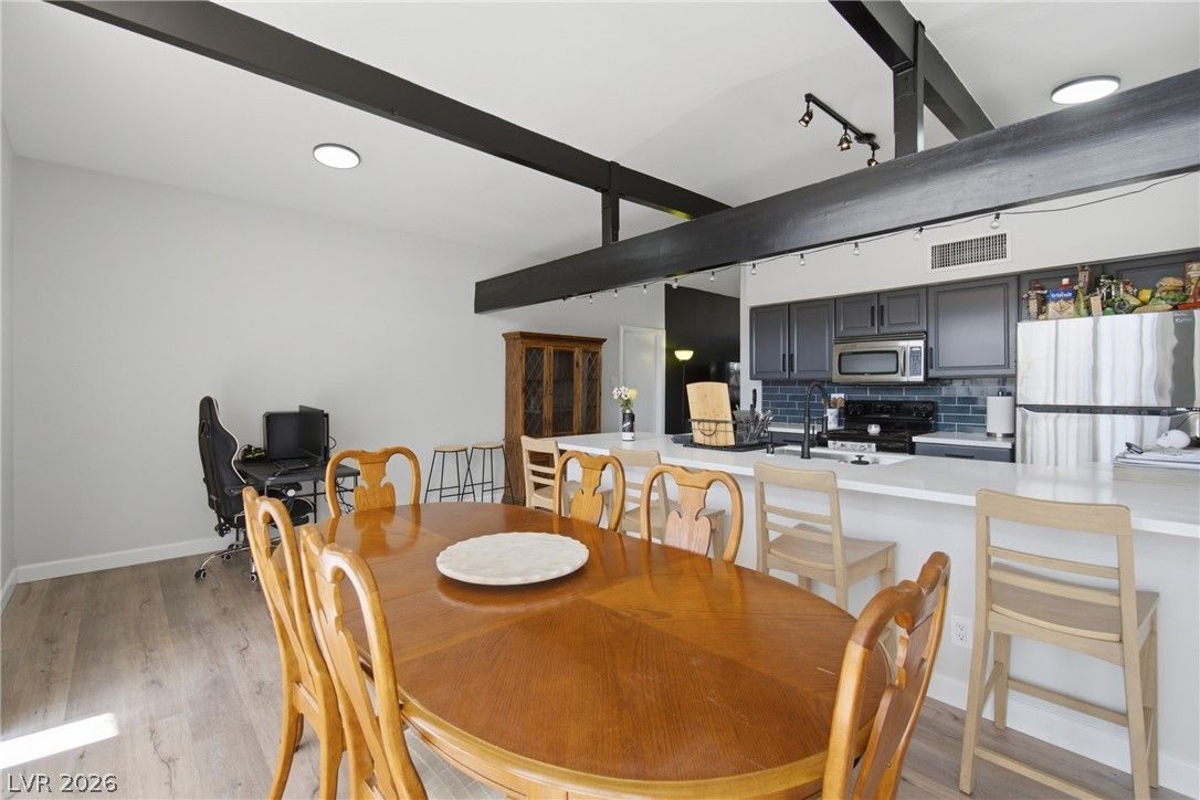 5135 Champions Avenue — photo 5