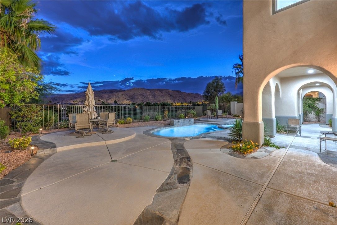 2571 Red Springs Drive — photo 4
