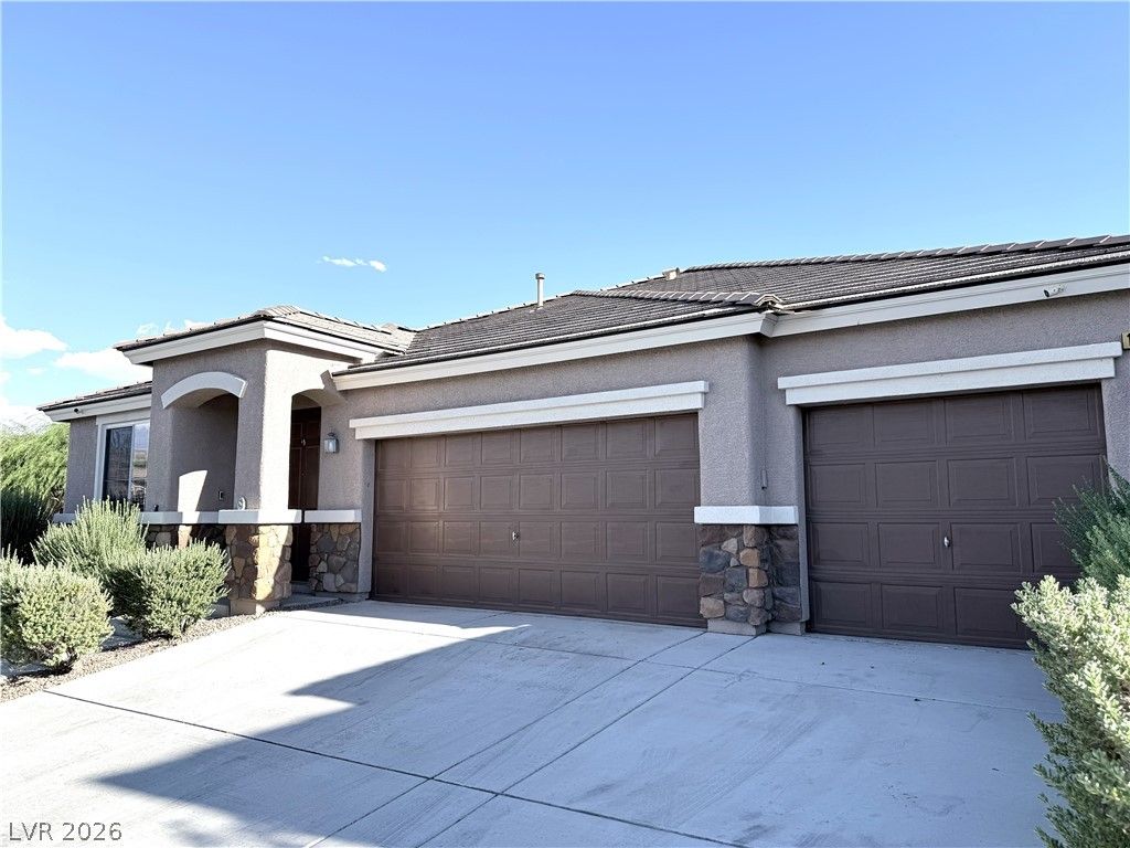 10229 Pine Ridge Peak Avenue — photo 2 of 34