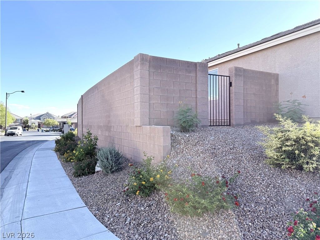 10229 Pine Ridge Peak Avenue — photo 3 of 34