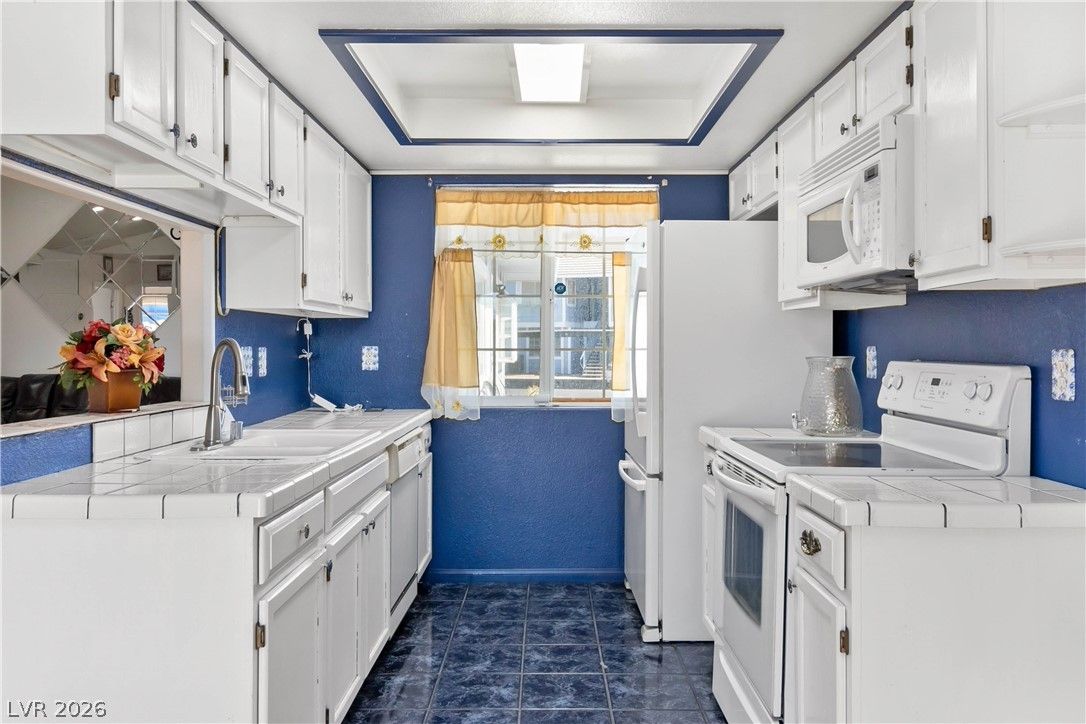 5375 Angler Circle 101 — photo 4 of 9