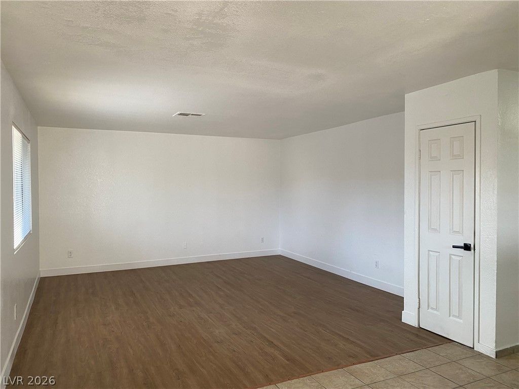 4750 Thunderbolt Avenue 3 — photo 5 of 12