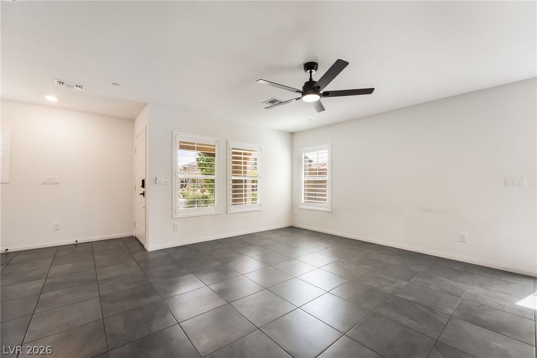 3761 Scafati Avenue — photo 4 of 33